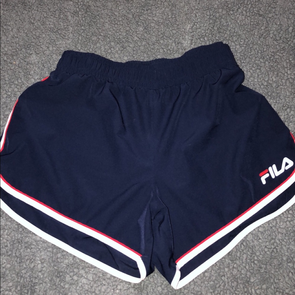 Fila shorts, worn 1 time, supa cute🤩